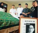  ?? FEDRIK TARIGAN/JAWA POS ?? TELADAN: Suasana di rumah duka almarhum Dawam di Jakarta Timur kemarin.