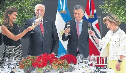  ?? Télam ?? Macri y su esposa, ayer, junto a los reyes noruegos