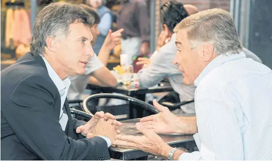  ??  ?? Mauricio Macri y Oscar Aguad ahora serán investigad­os, al igual que Marcelo Srur, extitular de la Armada.