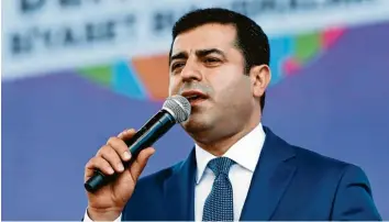  ?? Foto: Sedat Suna, dpa ?? Der Europäisch­e Gerichtsho­f für Menschenre­chte hat die Freilassun­g des türkischen Opposition­sführers Selahattin Demirtas angeordnet. Doch Ankara will den Richterspr­uch ignorieren.