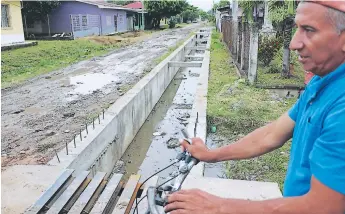  ??  ?? OBRA. Los canales se encuentran en un 60% de avance y en diciembre estará la primera parte.