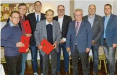  ?? Foto: Monika Schneid ?? Bei der Ehrung der SPD Wemding: (von links) Helmut Jung (40 Jahre), Karl Heinz Uhl (zehn), Christoph Schmid, Georg Meyer (40), Georg Wiedemann, Hans Roßkopf, Ri chard Graf und Bernd Schneid.