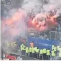  ??  ?? ANGRY: Hamburg fans