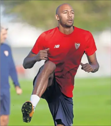  ??  ?? EN LIZA. Steven Nzonzi ya está en Sevilla para incorporar­se al equipo sevillista tras el Mundial.