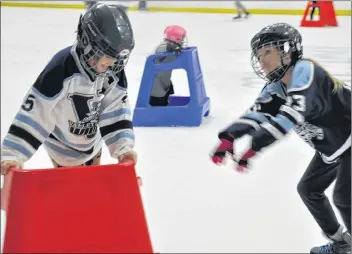  ?? SARA ERICSSON ?? Valley Wild players helped others trying to skate at the event.