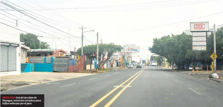  ??  ?? DESOLADO. Una de las calles de Managua, comercios cerrados y poco tráfico vehicular por el paro.