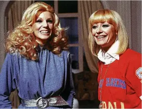  ??  ?? Carrá y Susana Giménez visitaron el programa de Mirtha Legrand en 1977. “Siempre encantador­a”, escribió la Chiqui en redes.