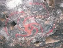  ?? COURTESY OF ELENI KOTOULA ?? This red pattern found in a California­n cave shows a Datura wrightii plant. –