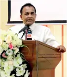  ??  ?? Vice Chancellor Upul B Dissanayak­e addresses the participan­ts