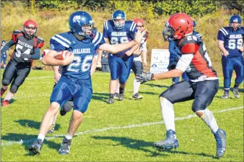  ?? COLIN CHISHOLM ?? An Avon View Avalanche player makes it a few yards before ultimately being taken down by a West Kings Wolverine.