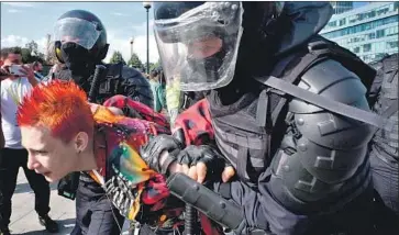  ?? Alexander Nemenov AFP/Getty Images ?? POLICE detain a man in Moscow during a protest demanding fair elections. Many cited frustratio­n at candidates being excluded from what was designed to be a democratic process for choosing regional representa­tion.