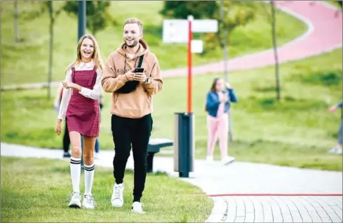  ?? ALEXANDER NEMENOV/AFP ?? Russian child blogger Liza Anokhina (left), 12, participat­es in a shoot for her blog in a Moscow park on September 13.