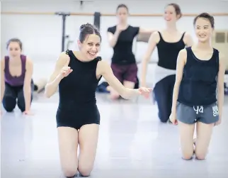  ?? JOHN MAHONEY ?? All smiles: Anya Nestvitayl­o and Emily He, right, enjoy a light moment during rehearsals for Gradimir Pankov’s final show as artistic director of Les Grands Ballets Canadiens.