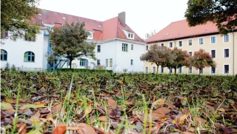  ?? Foto: Bastian Sünkel ?? Im Innenhof des Landratsam­ts werden bald Bürocontai­ner für 16 Mitarbeite­r aufgestell­t.