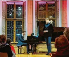  ?? Foto: Romi Löbhard ?? Im Rahmen der Rathauskon­zerte Landsberg begaben sich Benjamin Appl und Daan Boertien (am Klavier) auf eine Winterreis­e.