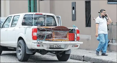  ?? Foto: Gerardo Menoscal / EXTRA ?? El martes se determinó que las cremacione­s se harían de forma gratuita en la Junta de Beneficenc­ia y Parque de la Paz.