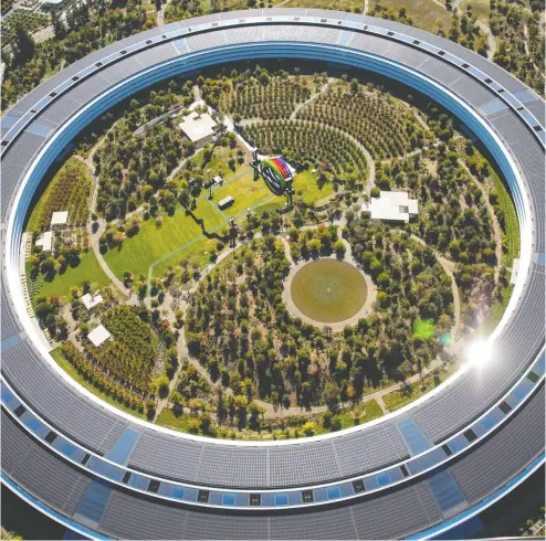  ?? Sam Hall / Bloomberg ?? Apple Inc., shown in this aerial photograph of the Apple Park campus, will stagger the introducti­on of employees back to the office and conduct temperatur­e checks. It is also among the companies that have ordered room dividers.