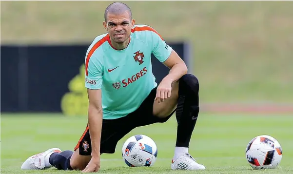 ??  ?? Um dos indiscutív­eis da Seleção Nacional que ganhou o Euro’2016, Pepe tem enfrentado uma época com altos e baixos