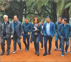  ?? PRENSA UNIDAD CIUDADANA ?? AYER. “La foto con intendente­s suma, pero con eso no gana”, dicen.