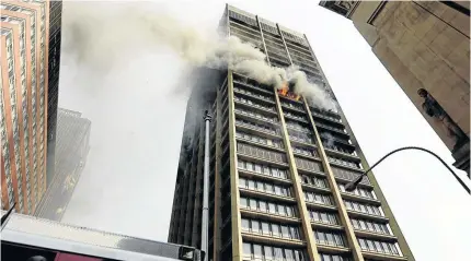  ?? /SANDILE NDLOVU ?? The writer says like the Esidimeni disaster there were warnings before a building housing three government department caught fire and claimed the lives of three firefighte­rs.