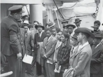  ??  ?? Windrush
91 ondertusse­n, die al sinds haar kroning in 1952 aan het hoofd van de Commonweal­th staat.
De Britse premier, Theresa May, maakte duidelijk dat het Verenigd Koninkrijk in prins Charles de ideale man ziet om die taak op zich te nemen. Charles...