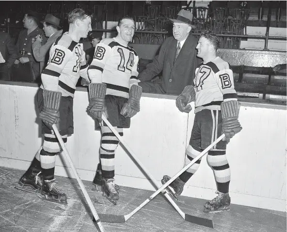  ?? — THE ASSOCIATED PRESS FILES ?? Boston Bruins manager Art Ross in 1945 with his players, from left, Milt Schmidt, Woody Dumart and Bobby Bauer, known as the team’s Kraut Line during practice at the Boston Garden. Schmidt died on Wednesday. He was 98.