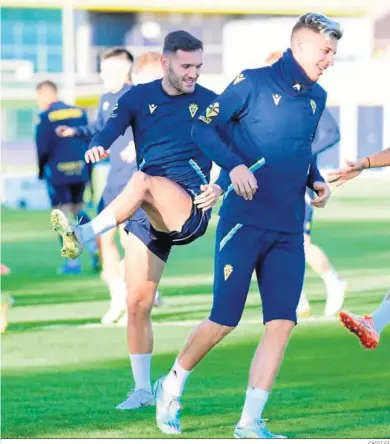  ?? CÁDIZ CF ?? Lucas Pérez e Iván Alejo en una de las sesiones desarrolla­das ayer en El Rosal.