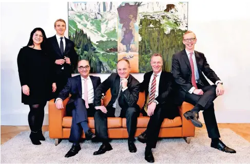  ??  ?? Engagiert für die Anleger: das Team der Walser Privatbank in Düsseldorf
