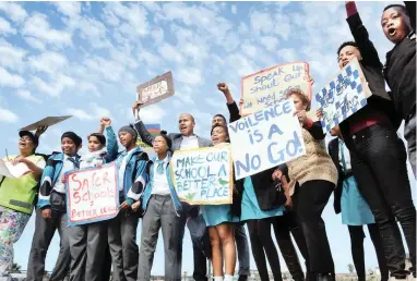  ?? PICTURE: TRACEY ADAMS/ANA ?? ENOUGH: Cedar High School pupils and teachers are fed up with the violence. They have conveyed their concerns in a memorandum to the Education Department.