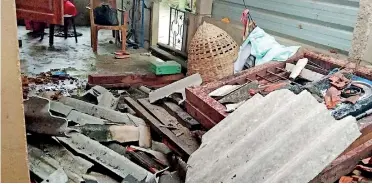  ?? Pic by Romesh Madusanka ?? Kilinochch­i: Destructio­n to house and property.