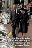  ??  ?? Viewing floral tributes outside Kensington Palace in memory of the Princess of Wales