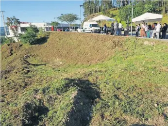  ?? ?? Novo edifício será construído neste terreno junto à variante da cidade