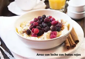  ??  ?? Arroz con leche con frutos rojos