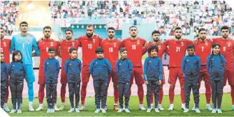  ?? ?? Jugadores de Irán no cantaron su himno en señal de protesta por lo que pasa en su país.
