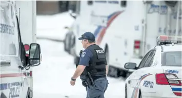  ?? ERNEST DOROSZUK/ TORONTO SUN ?? A Durham Regional Police Service officer outside a house in Toronto, where human remains were found in planters. Police said Tuesday they have finished excavating the property, and did not find any more remains.