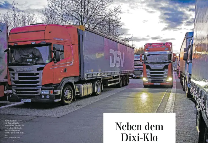  ?? FOTO: THOMAS FREY/DPA ?? Wenn es Abend wird auf Deutschlan­ds Autobahnen, suchen die Lkw-Fahrer Stellplatz, Sanitäranl­agen und etwas gegen den Hunger.