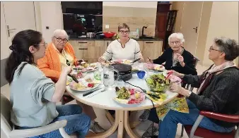 ?? : Rotary Rodez Espalion - Crédits ?? Les ateliers culinaires : l’occasion aussi de se retrouver autour d’une bonne table