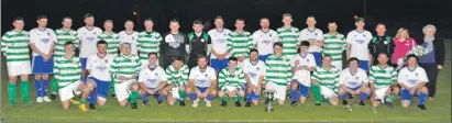  ?? 17_t36celtic0­1 ?? Members of the Wylie family with the Oban Celtic and Glasgow Mid Argyll squads after the Robert Wylie Memorial match at Mossfield Stadium last Friday night.