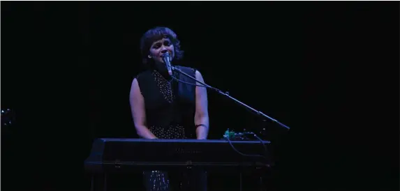 ?? LAUREN HALLIGAN-MEDIANEWS GROUP ?? Norah Jones made a tour stop at Saratoga Performing Arts Center on Monday night as she celebrates the 20th anniversar­y of her debut album Come Away With Me.