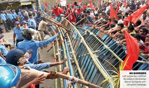  ?? ?? NO BARRIERS Left supporters confront the police in Bardhaman district during the anticorrup­tion campaign