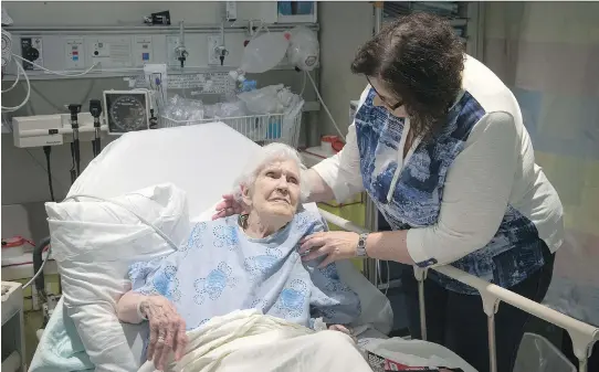  ?? PHOTOS: WAYNE CUDDINGTON ?? Patricia McGoldrick tends to her mom Margaret Otto in an observatio­n room at the Queensway Carleton Hospital. The 94-year-old had fluid in her lungs and arrived on a Sunday afternoon. On Monday, she was still waiting for a room. “I am pissed,” says...