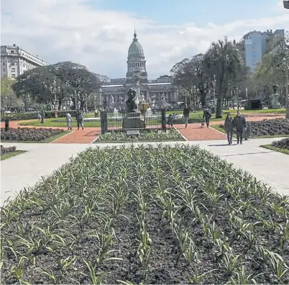  ??  ?? Antes del desastre. Postal de la Plaza, tras la reforma de hace tres meses. Costó $ 59 millones.