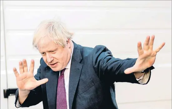  ?? WILL OLIVER / EFE ?? L’exministre Boris Johnson s’ha pronunciat mil i una vegades contra les directives de Brussel·les que imposen un màxim d’hores de feina