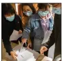  ?? (AP/Mark Schiefelbe­in) ?? Journalist­s get copies of a Chinese government report accusing the U.S. of an “epidemic” of human rights abuses after a news conference Wednesday in Beijing.