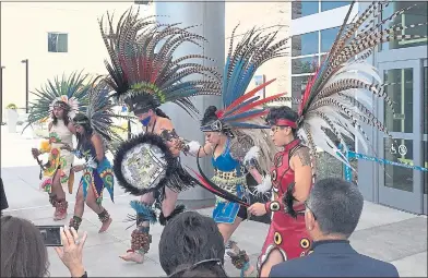  ?? SAL PIZARRO PHOTO ?? Members of Calpulli Tonalehque­h perform an Aztec dance blessing at the opening of Kaiser Permanente’s new medical offices on Skyport Drive in San Jose on Friday.