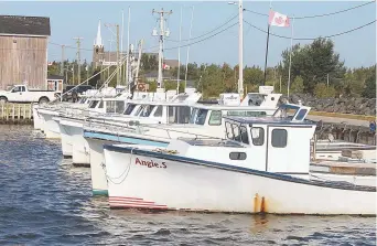  ??  ?? Le Angie S., un des trois bateaux vandalisés au quai de Néguac. - Acadie Nouvelle: Réal Fradette