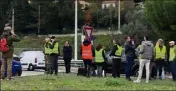  ?? (Photo S.N.) ?? Le noyau dur des manifestan­ts compte revenir toute la semaine au rond-point de la Victoire.