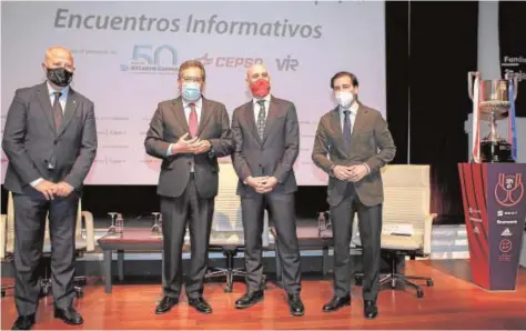  ?? MANUEL GÓMEZ ?? Javier Imbroda, Antonio Pulido, Luis Rubiales y Francisco Morón, antes del comienzo de la charla