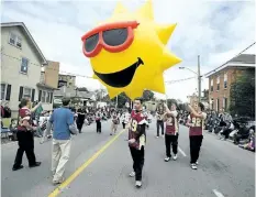  ?? STANDARD FILE PHOTO ?? A little sunshine is brought to crowds lining downtown streets for the Niagara Wine Festival Grande Parade, which returns Saturday.