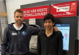  ?? FOTO: OBS ?? Varehussje­f Andre Sandberg og butikkansa­tt Luis Birkeland gleder seg over å vaere på pantetoppe­n i Agder.